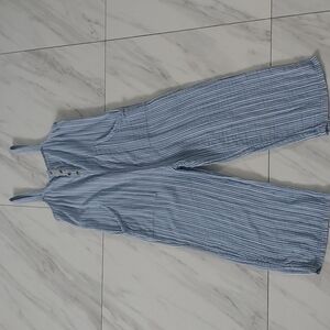 Women´s SO Brand Striped Cropped Leg Crinkly Romper Overalls Medium